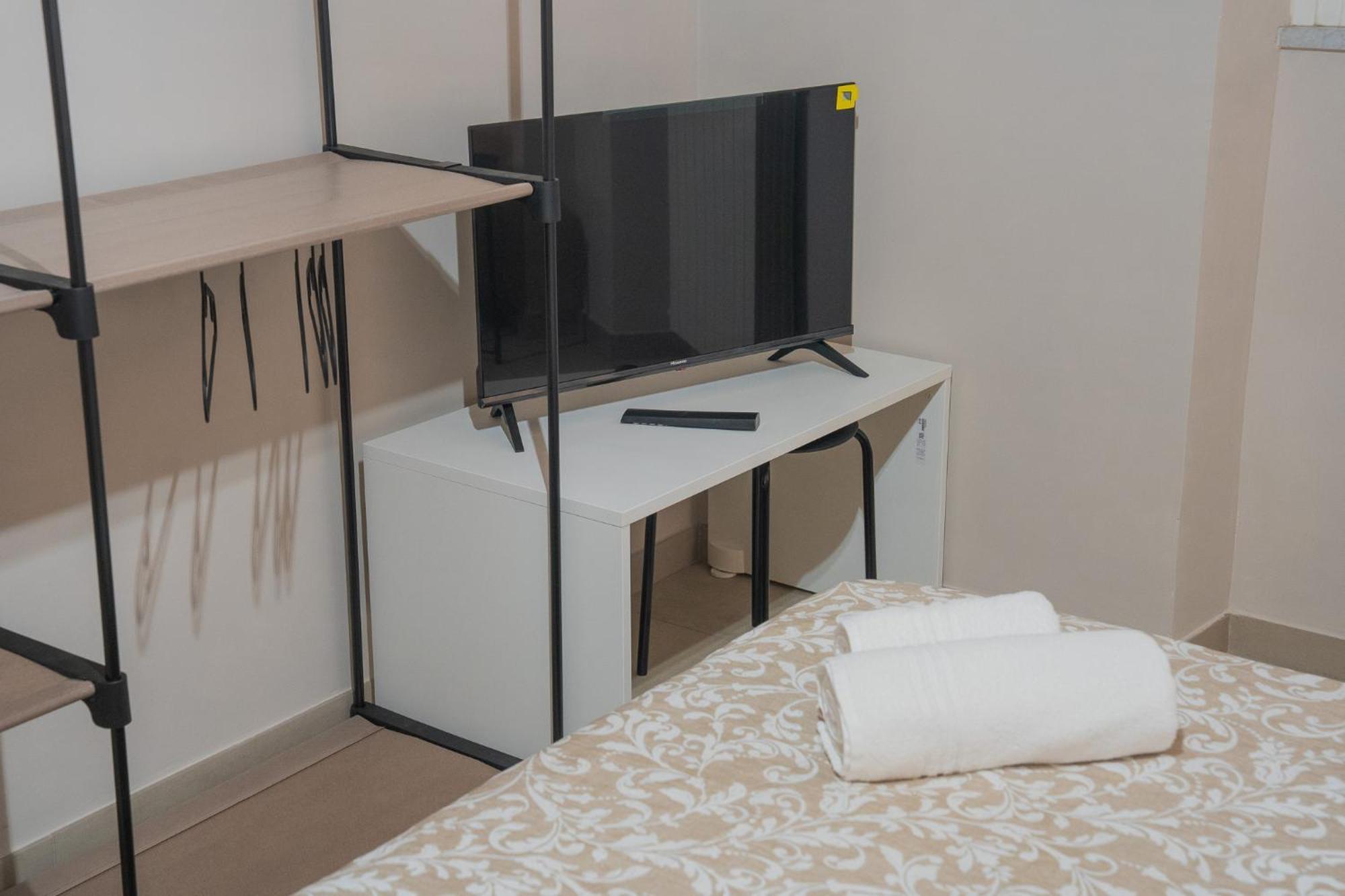 Sweet 3 Bedr - 3 Stops From Piramide Apartment *