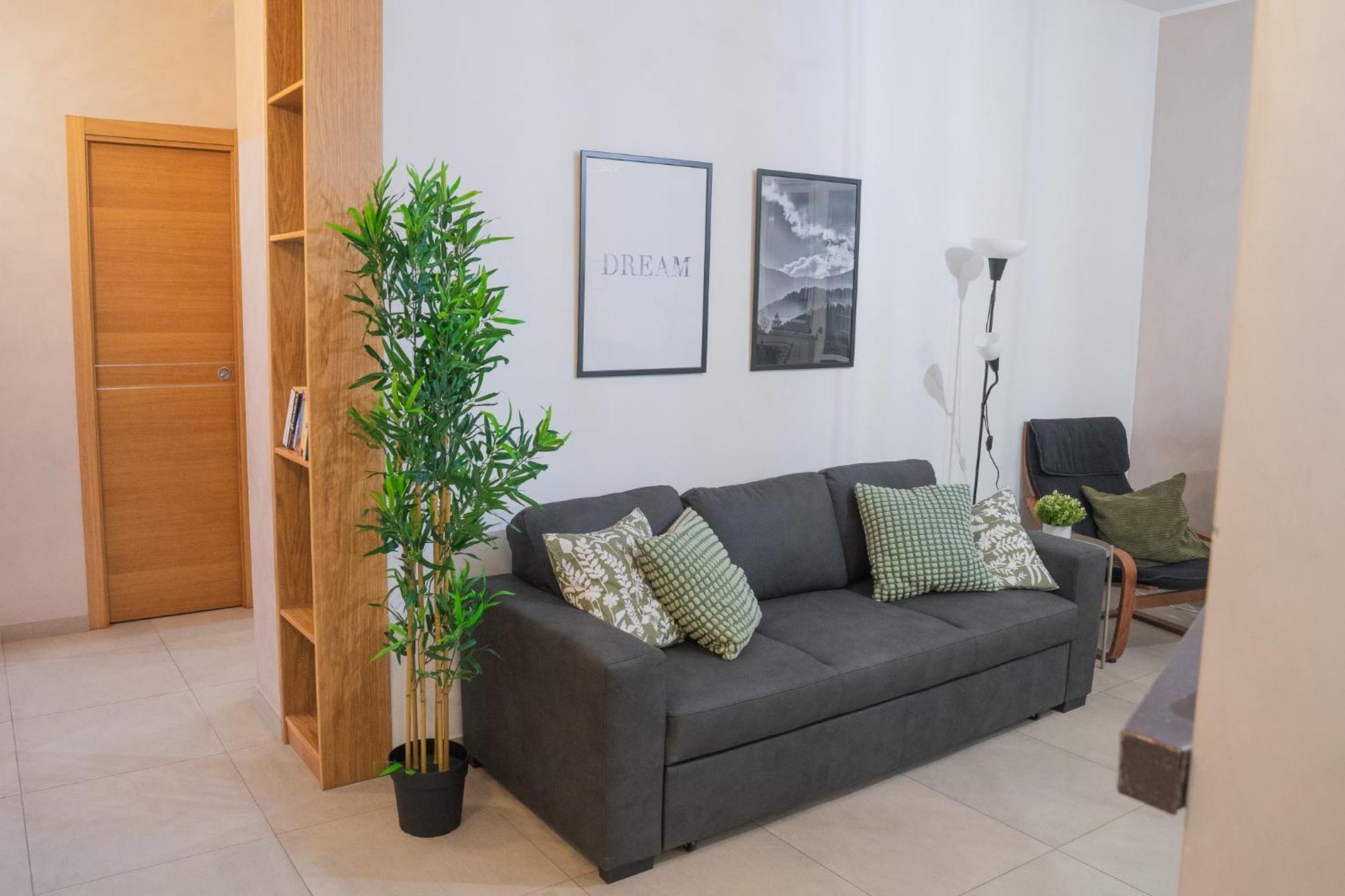 Sweet 3 Bedr - 3 Stops From Piramide Apartment *